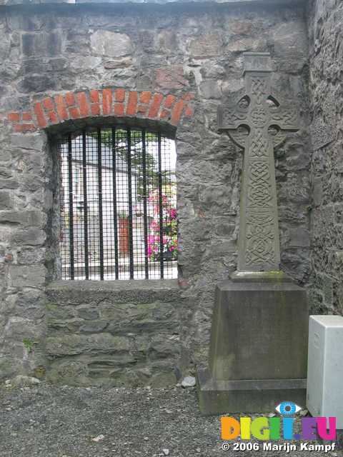 19323 Celtic cross in Ennis Friary